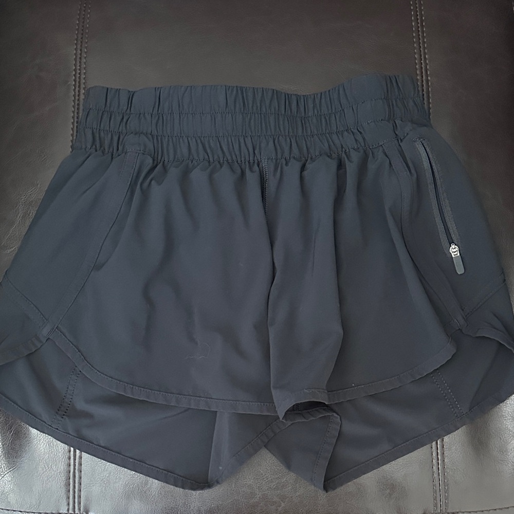 Lululemon track that high rise lined short- black size 4